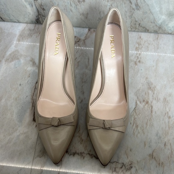 Prada Pointed Toe Pump NWOT - Picture 2 of 8